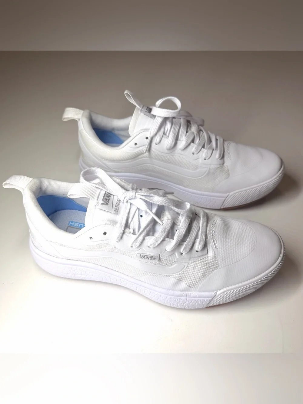 VANS Unisex Ultrarange Exo Low Top Athletic Sneaker Size- Mens 7 / Women’s 8.5